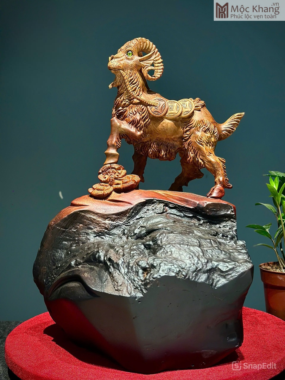 tuong-de-nhat-duong-go-huong-cao-47cm Tượng Dê Gỗ Hương Cao 47(cm)