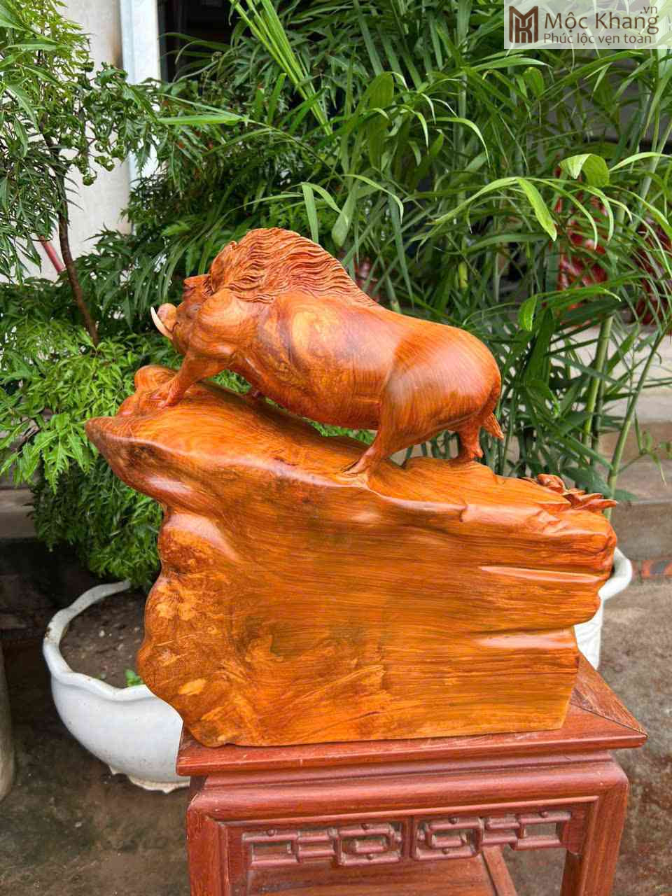 tuong-heo-rung-tai-loc-go-huong-cao-42cm (1) tuong-heo-rung-tai-loc-go-huong-cao-42cm