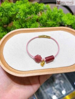 Vòng Cáp Dâu Hồng Cỏ 4 Lá Lu Thống Mix Charm