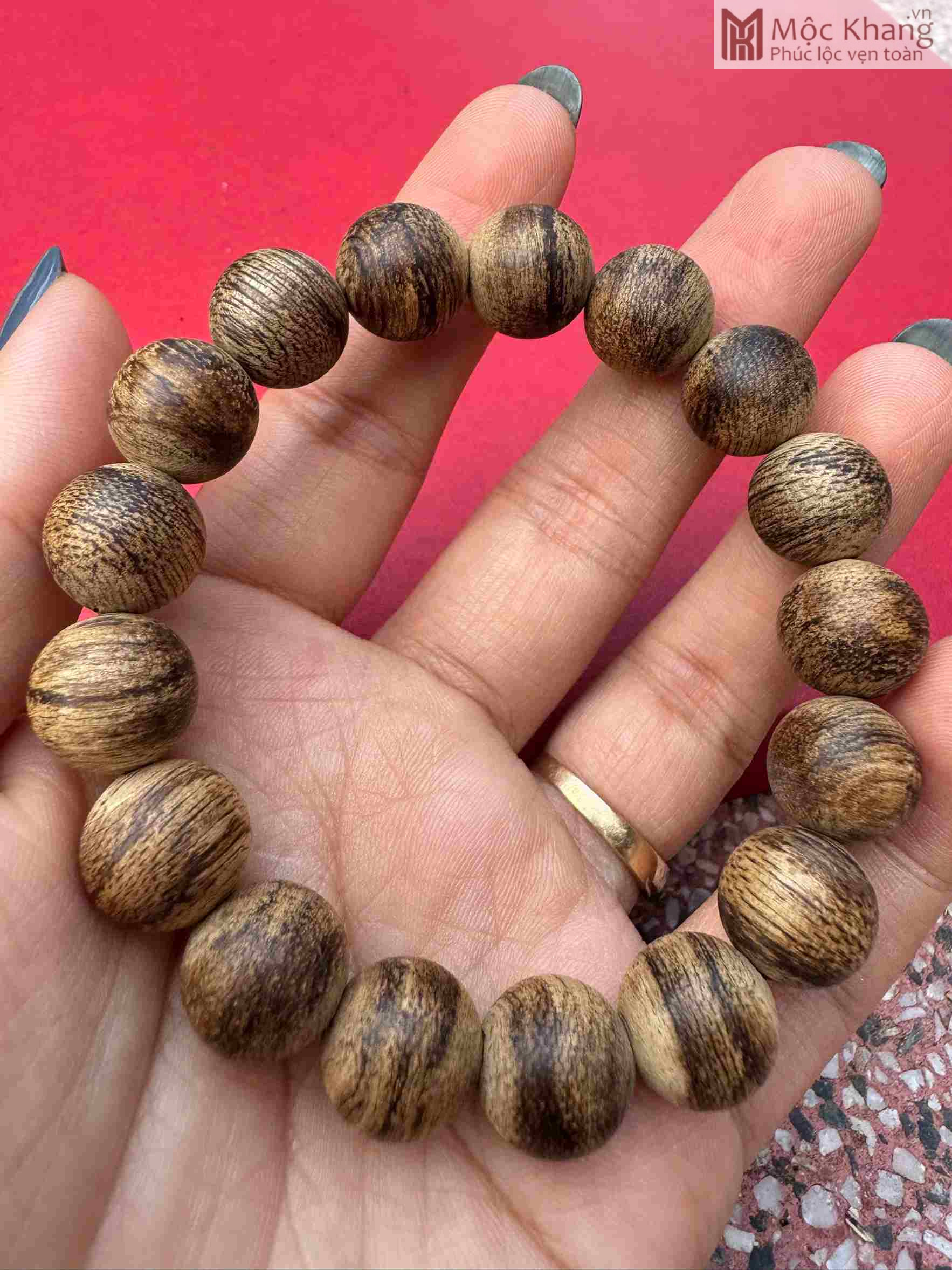 vong-tay-tram-huong-hat-14mm (3) Vòng Tay Trầm Hương Hạt 14(mm)