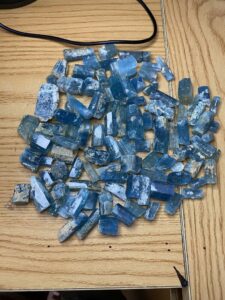 Đá Aquamarine thô thật