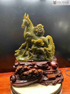 Tác Phẩm Thượng Mã Phong Hầu Ngọc Tụ Nham Cao 30 (cm)