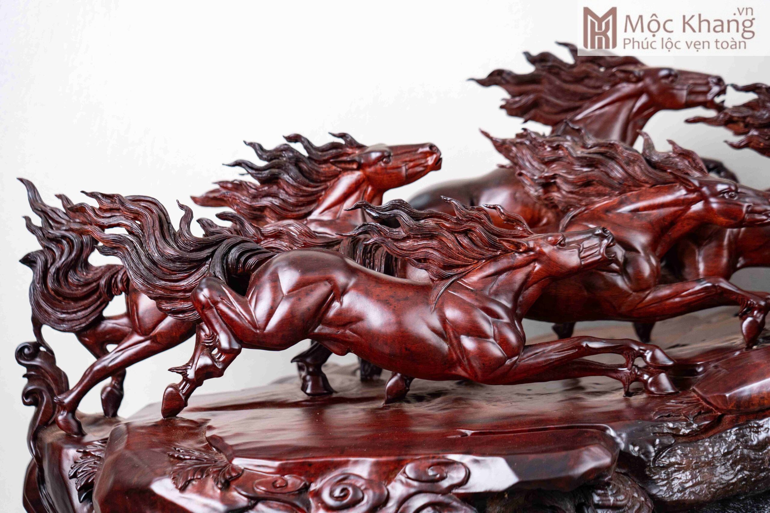 Tượng Bát Mã Gỗ Hương Cao 71 (cm) (1) Tuong Bat Ma Go Huong Cao 71 cm 1 scaled