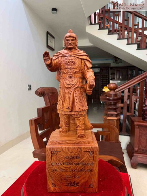 Tượng Quang Trung Gỗ Hương Cao 59 (cm)