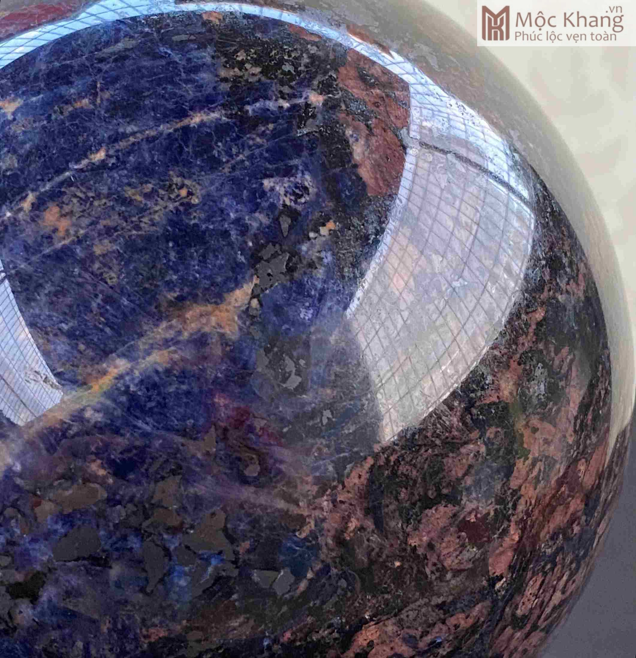 bi-cau-da-sodalite-duong-kinh-14-5cm (1) bi-cau-da-sodalite-duong-kinh-14-5cm