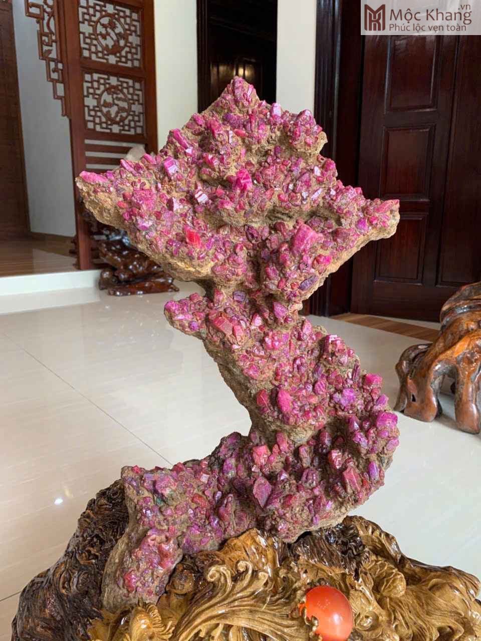 tinh-the-ruby-yen-bai-cao-80cm (4) tinh-the-ruby-yen-bai-cao-80cm