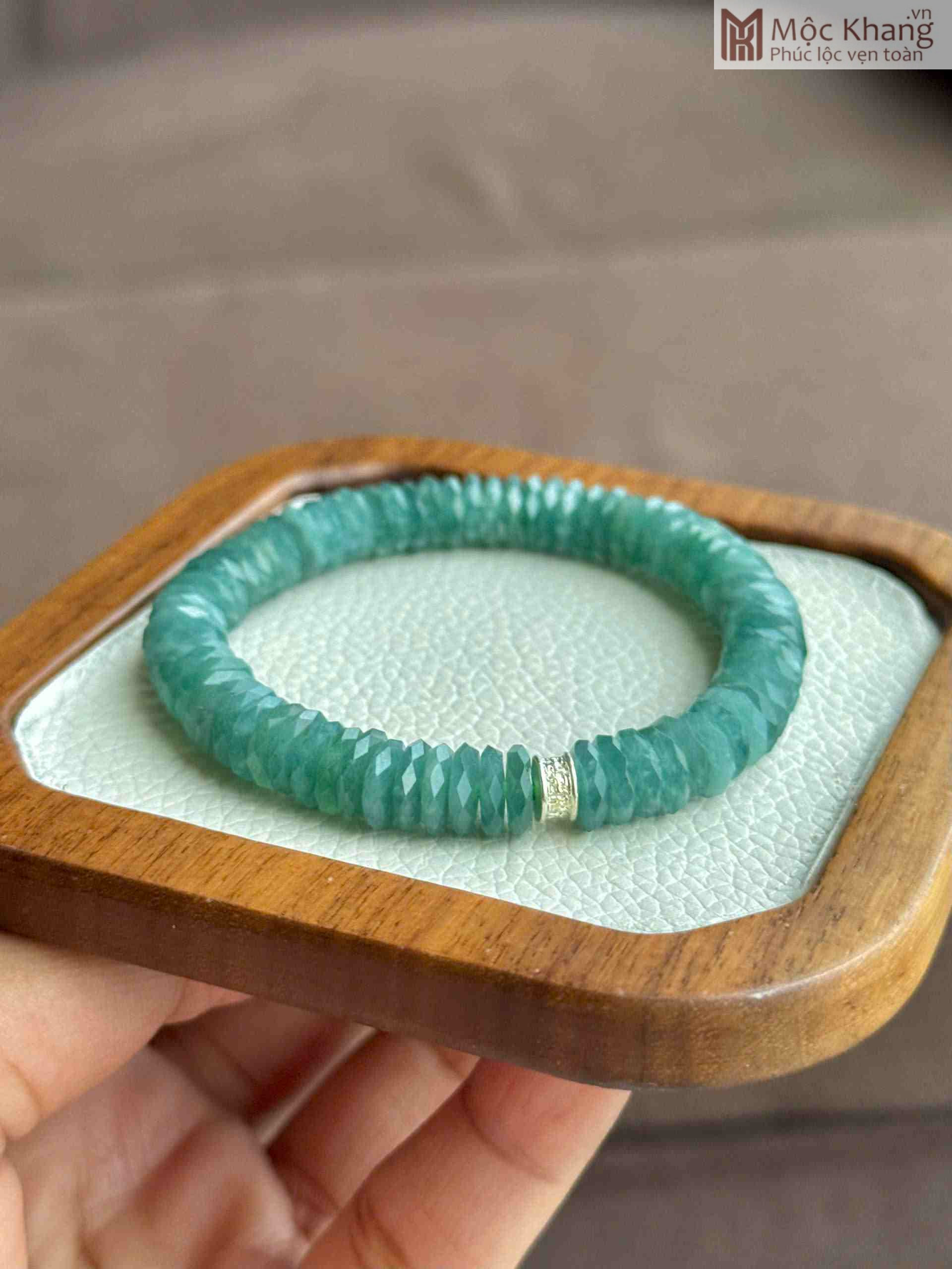 vong-dieu-lam-ngoc-hat-8mm (2) Vòng Điếu Lam Ngọc Hạt 8(mm)