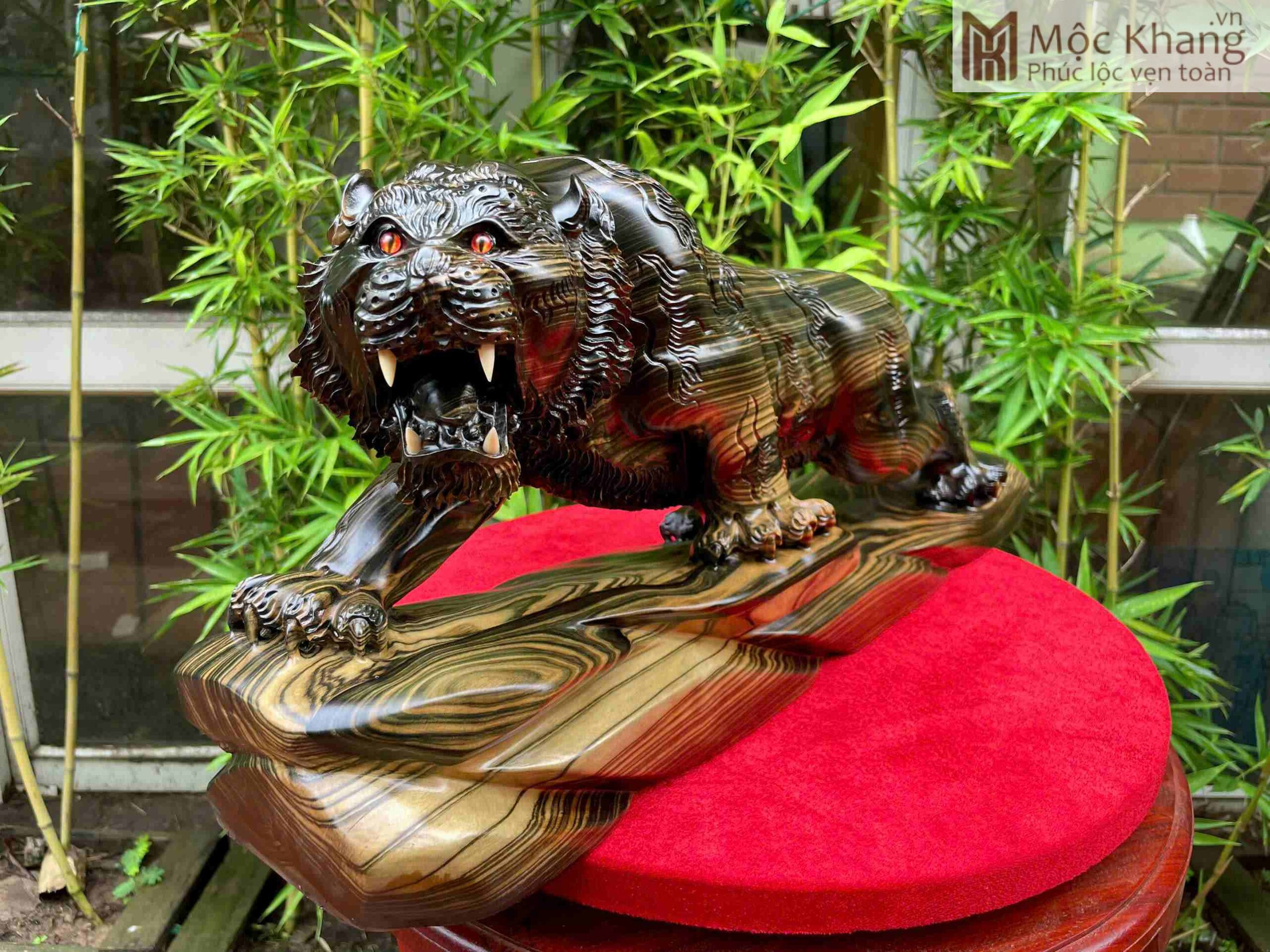 Tượng Mãnh Hổ Gỗ Mun Hoa Cao 23 (cm) (2) Tuong Manh Ho Go Mun Hoa Cao 23 cm 2 scaled
