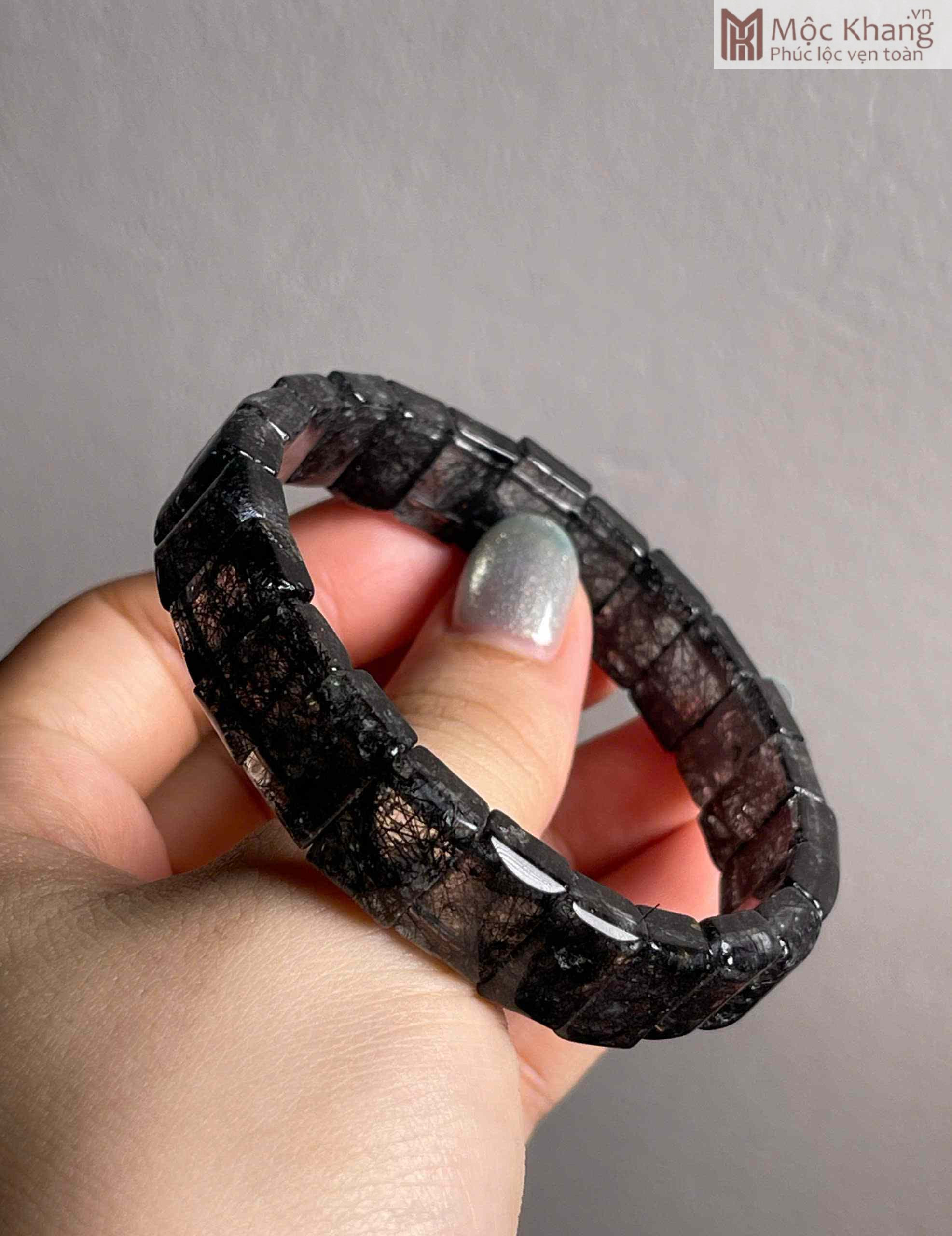 Vòng Tay Thạch Anh Tóc Đen Bản Khúc 12 (mm) (1) Vòng Tay Thạch Anh Tóc Đen Bản Khúc 12 (mm)