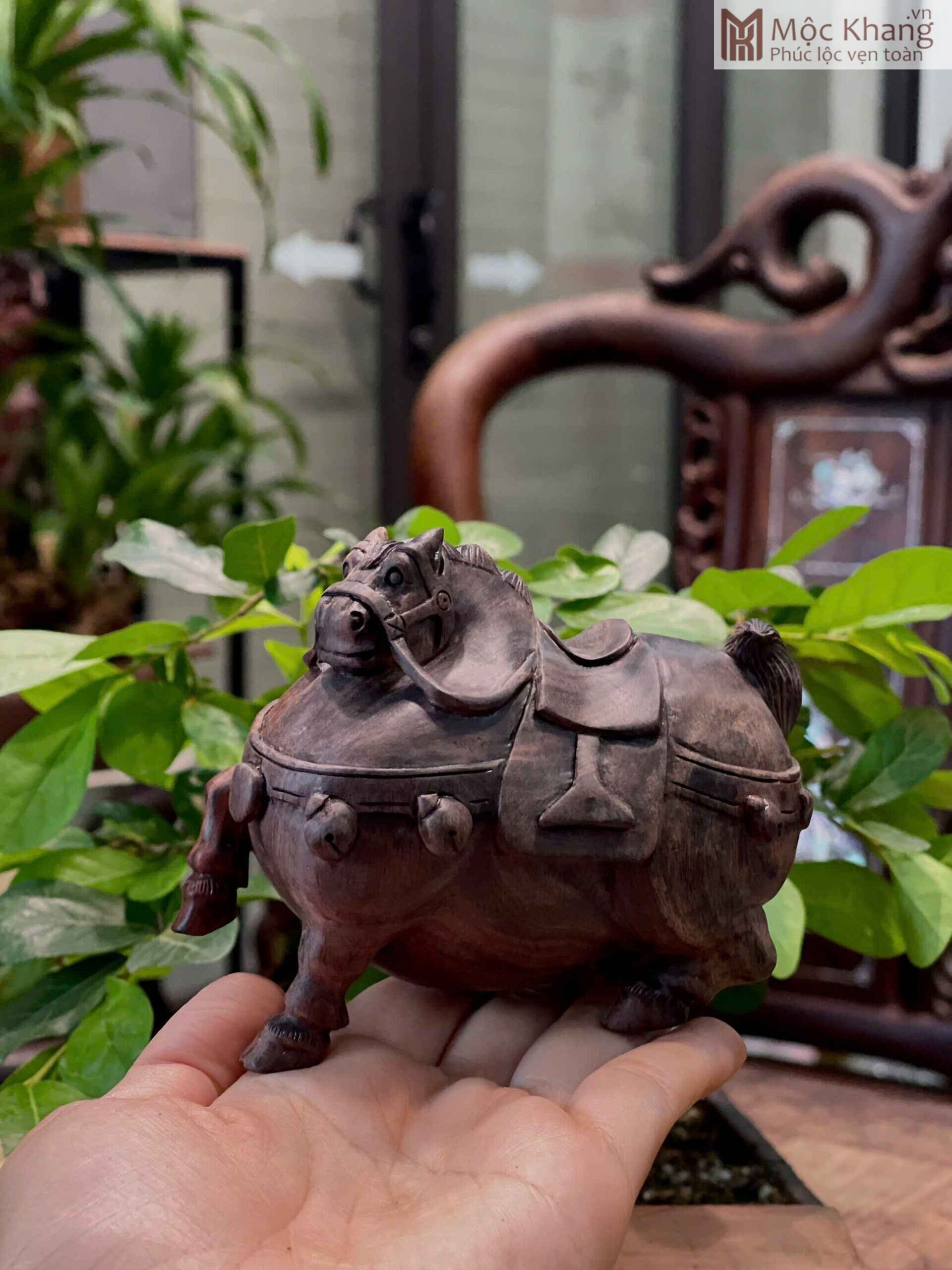 Tượng Đường Mã Gỗ Trắc Cao 8 (cm) (3) Tuong Duong Ma Go Trac Cao 8 cm 3 scaled