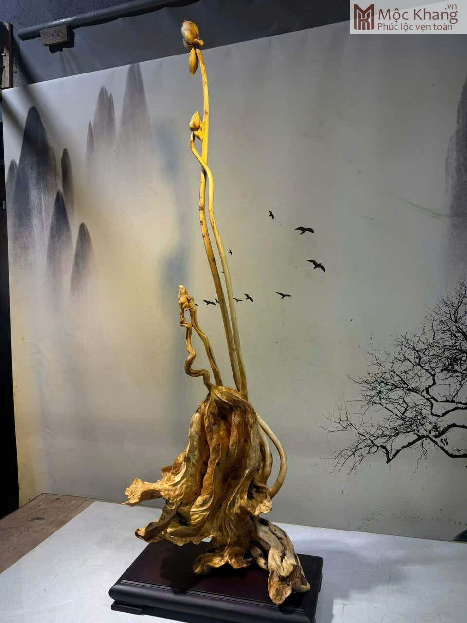 tac-pham-hoa-sen-go-nhai-bach-cao-132cm (2) tac-pham-hoa-sen-go-nhai-bach-cao-132cm