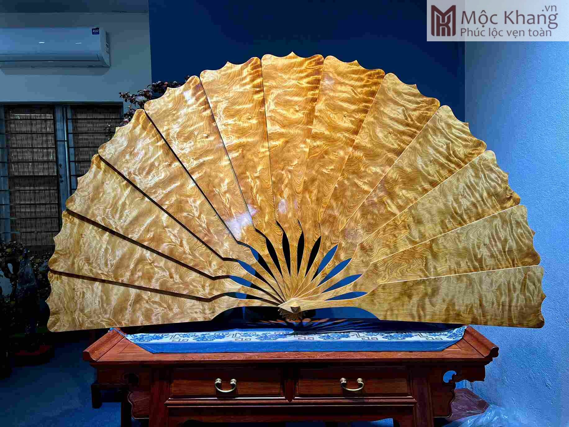 tranh-quat-chun-chop-go-po-mu-ngang-175cm (1) Tranh Quạt Chun Chớp Gỗ Pơ Mu Ngang 175(cm)