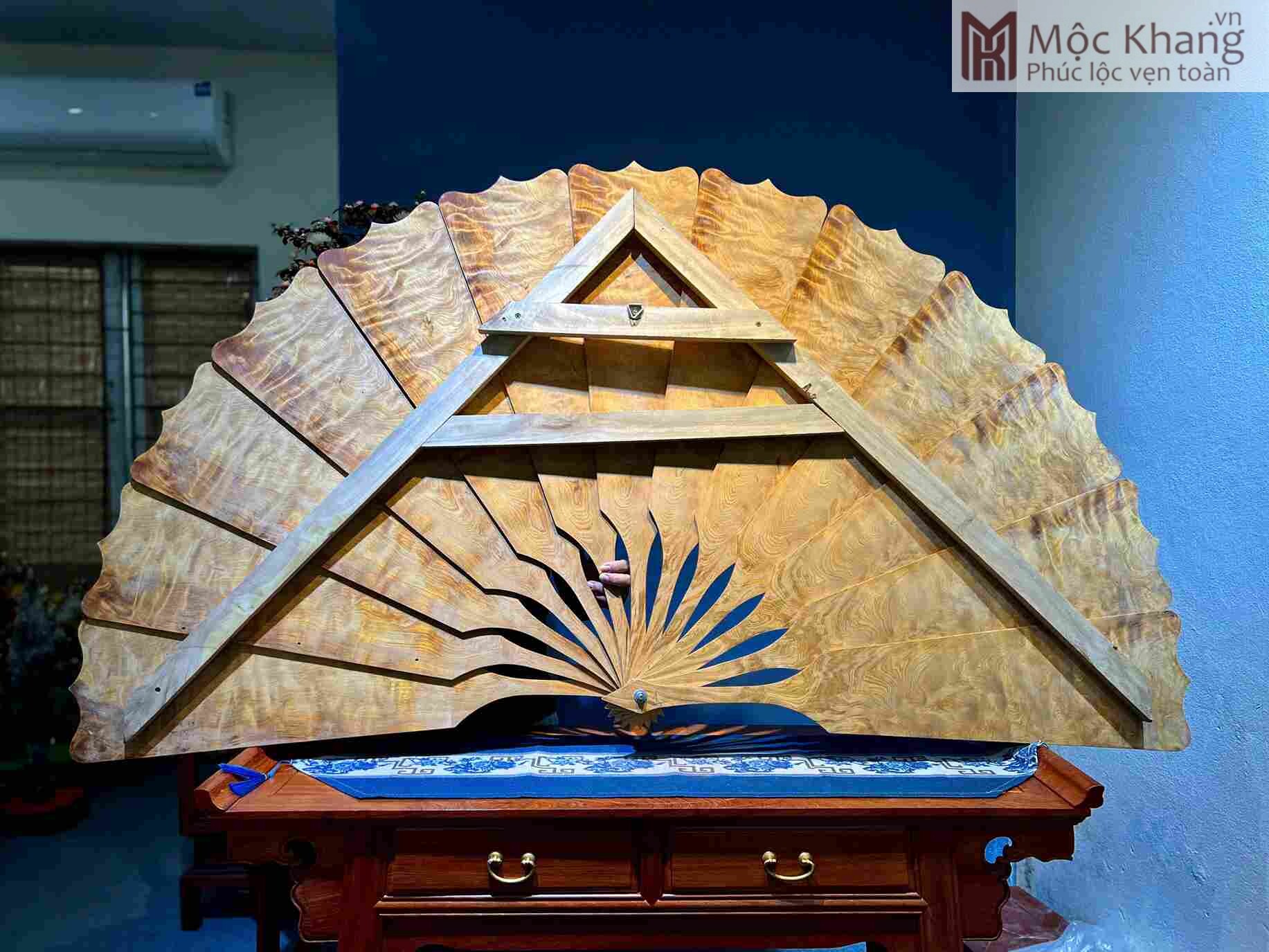 tranh-quat-chun-chop-go-po-mu-ngang-175cm (2) tranh-quat-chun-chop-go-po-mu-ngang-175cm