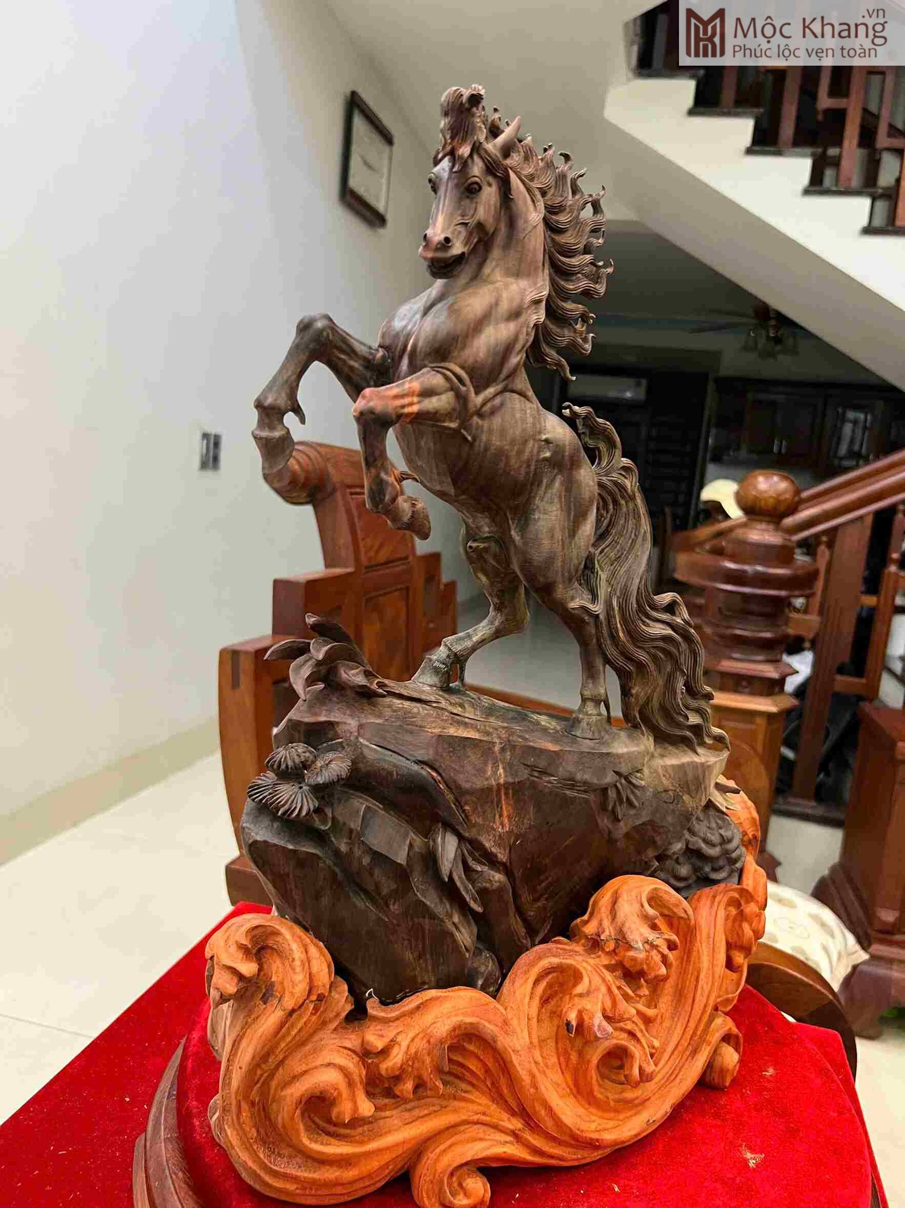 tuong-ngua-go-trac-den-cao-51cm (3) tuong-ngua-go-trac-den-cao-51cm