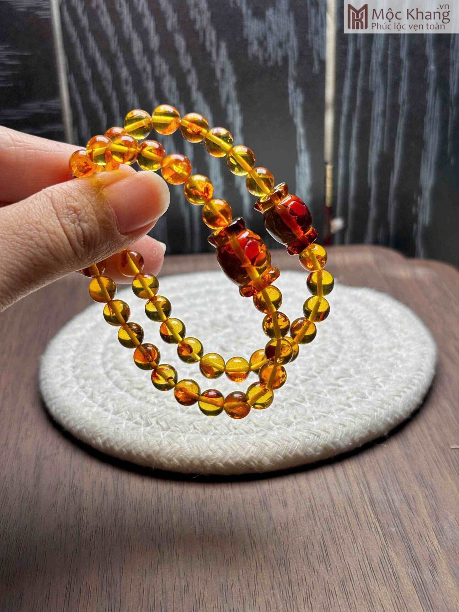 Vòng Hổ Phách Hoa Mix Charm Mật Lạp Hạt 6,8 (mm) (5) vong-ho-phach-hoa-mix-charm-mat-lap-hat-68-mm