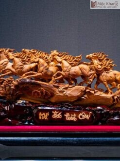 Tượng Bát Mã Gỗ Hoàng Đàn Ngang 68 (cm)