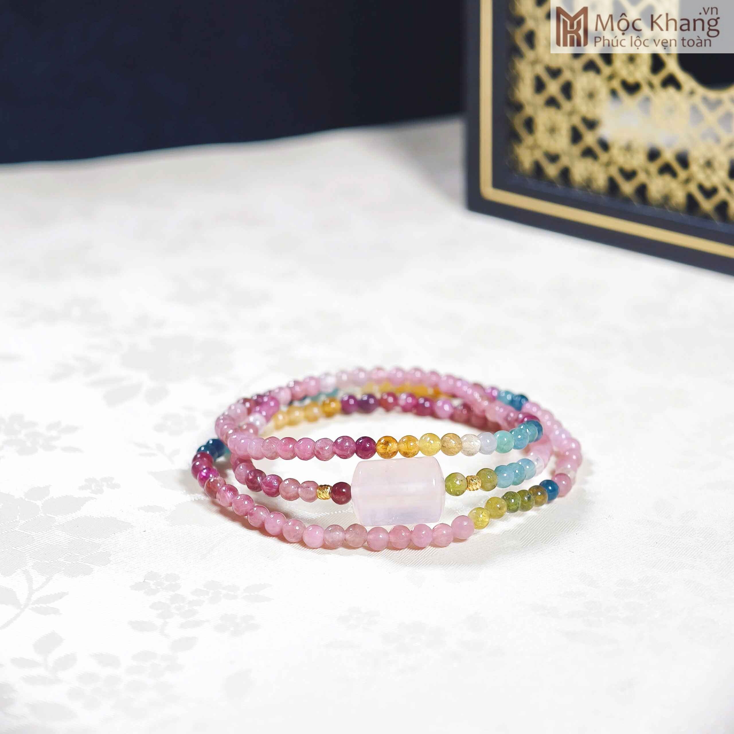 vong-tay-tourmaline-45mm-mix-lu-thong-thach-anh-hong-va-bi-vang-10k (2) vong-tay-tourmaline-mix-charm-hat-45mm